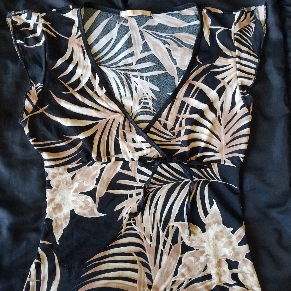Ruffle short sleeve shirt